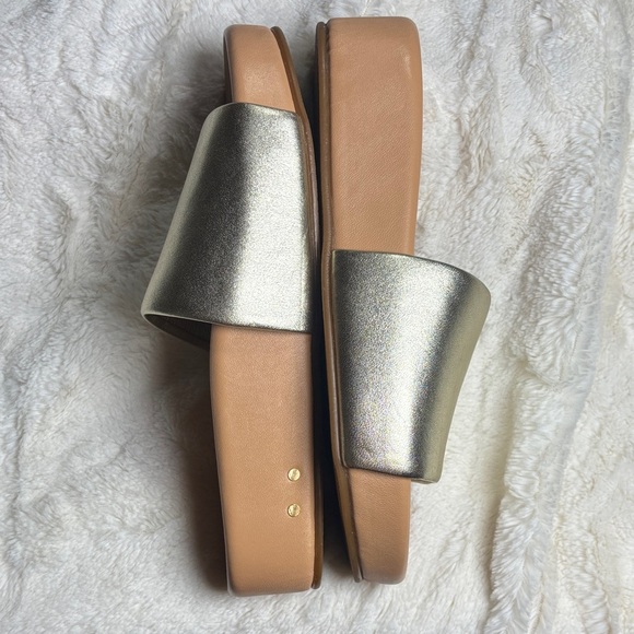 Pelican Leather Platform Sandal
PLATINUM/BEACH - Picture 3 of 5